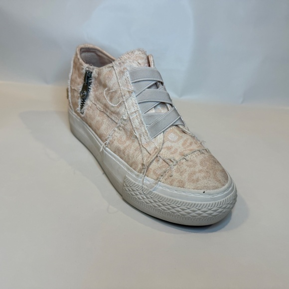 Blowfish Blush Low Top Canvas Sneakers – Size 2 - Picture 3 of 3